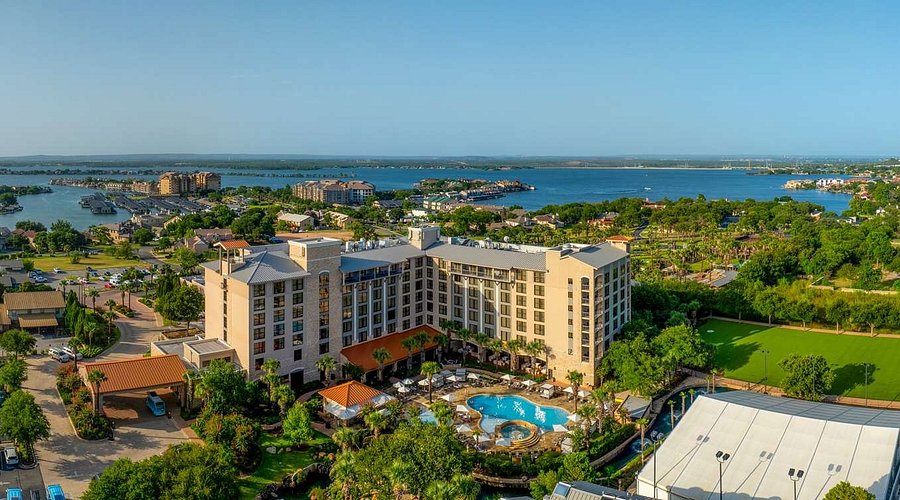 hotel-pan-tower-exterior hotel-pan-tower-exterior